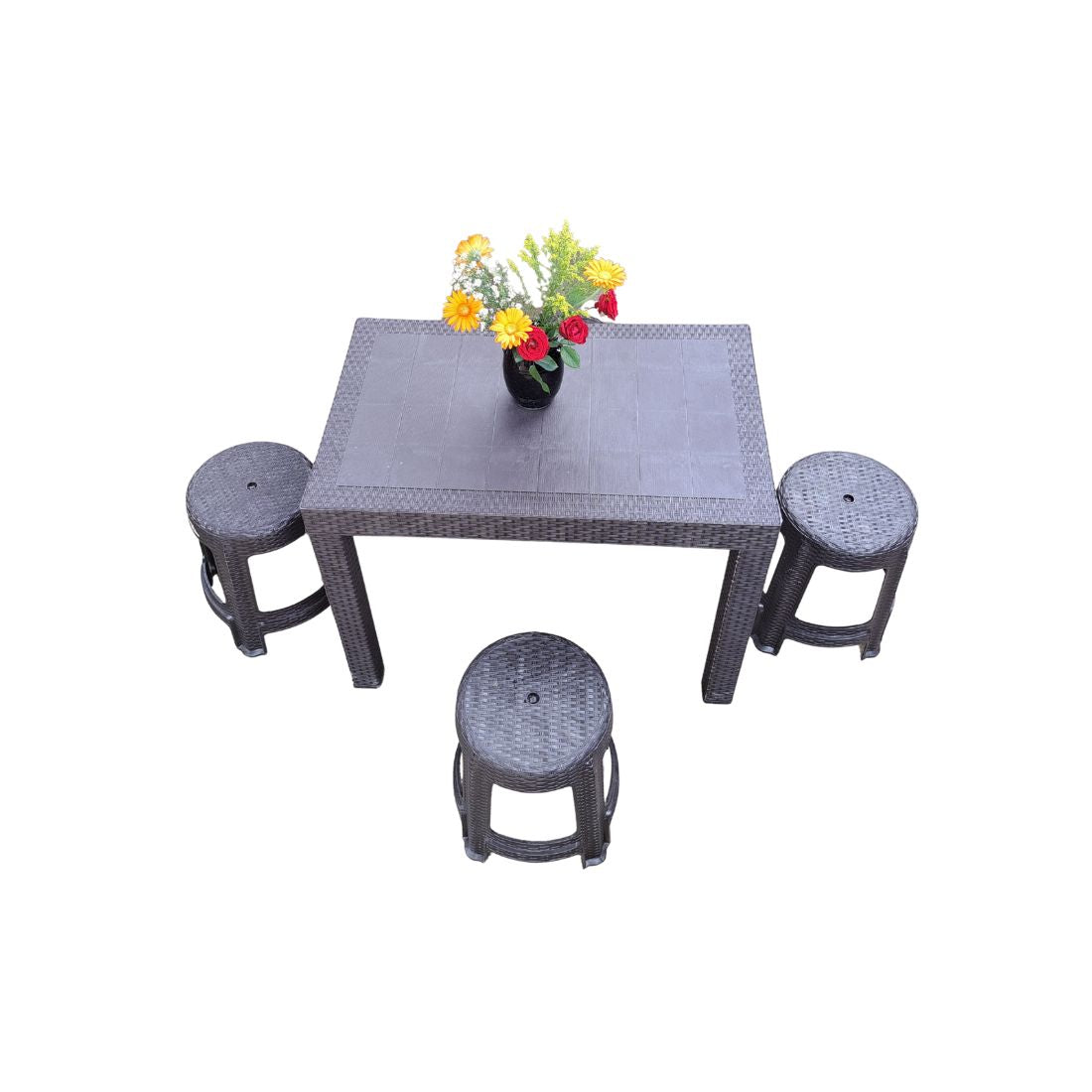 4 SEATER PLASTIC RATTAN TABLE